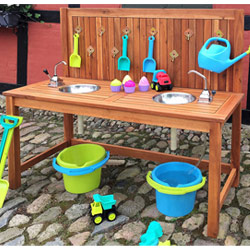 Outdoor Kitchen with 2 sinks and 2 pumps