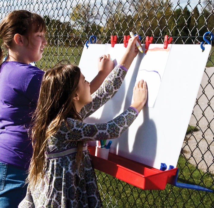 Hanging Fence Easel